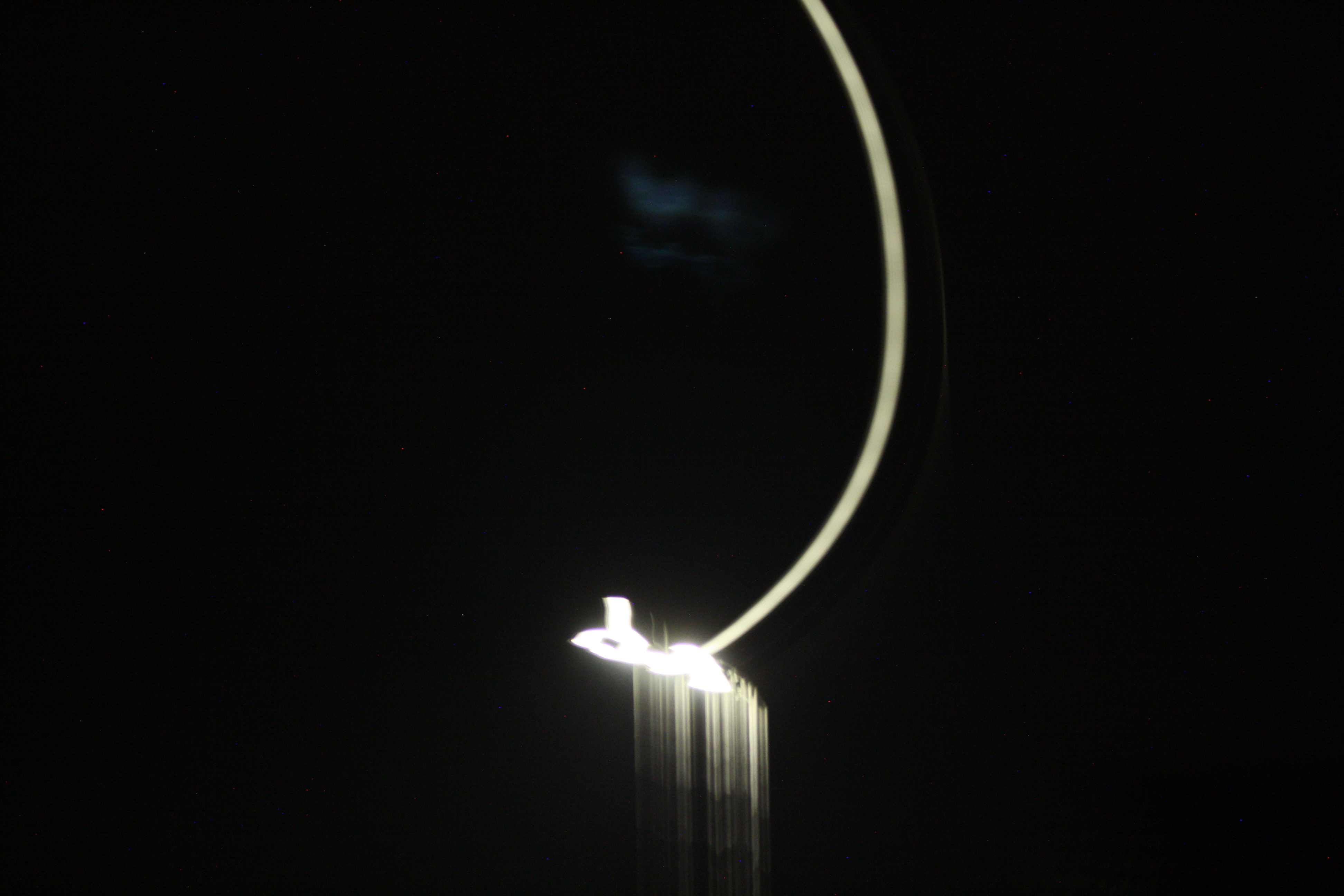 This was an acident, this is actualy a streatlamp lol